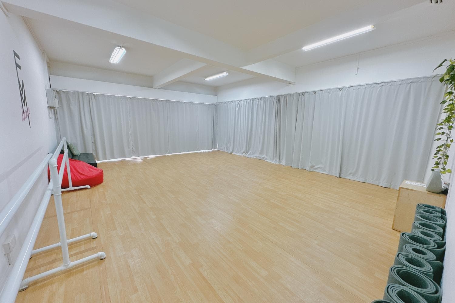 👯 24/7 Studio Graham @ Kallang
