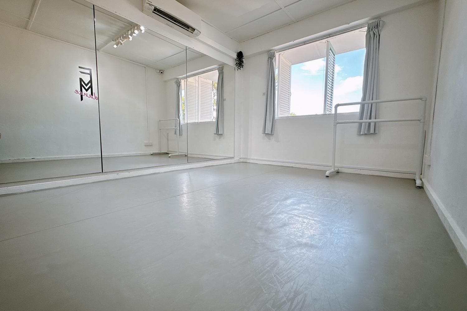⭐️ 24/7 Studio Fosse @ Kallang