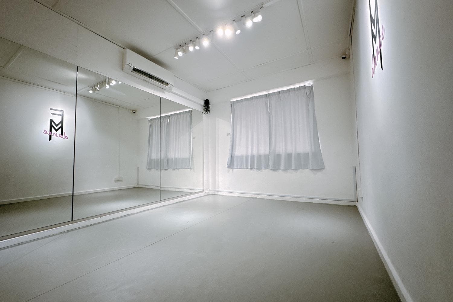 ⭐️ 24/7 Studio Fosse @ Kallang