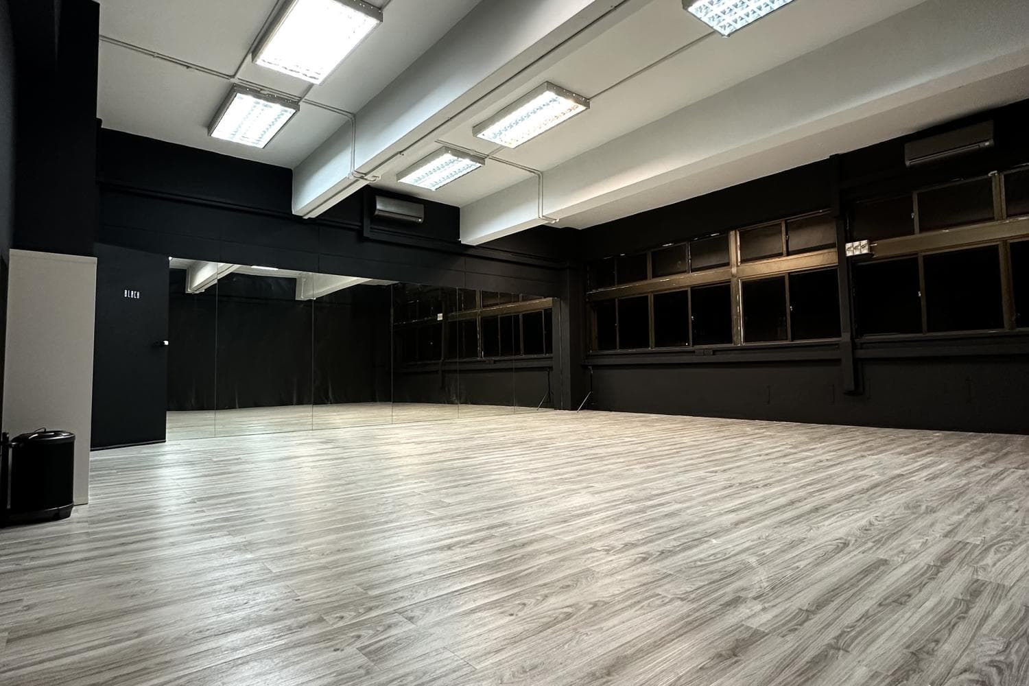 Tinystudio (BLACK)
