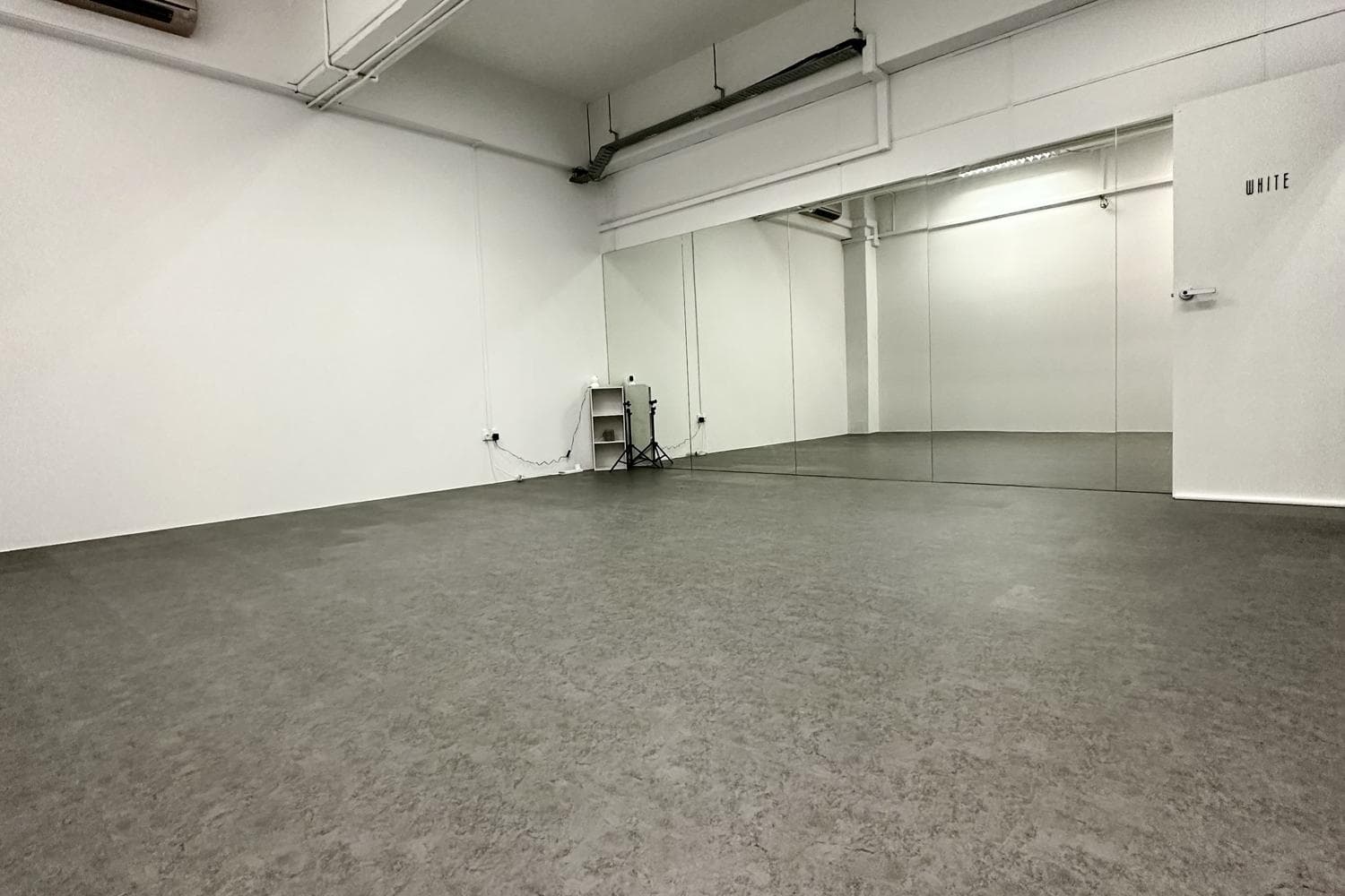 Tinystudio (WHITE)