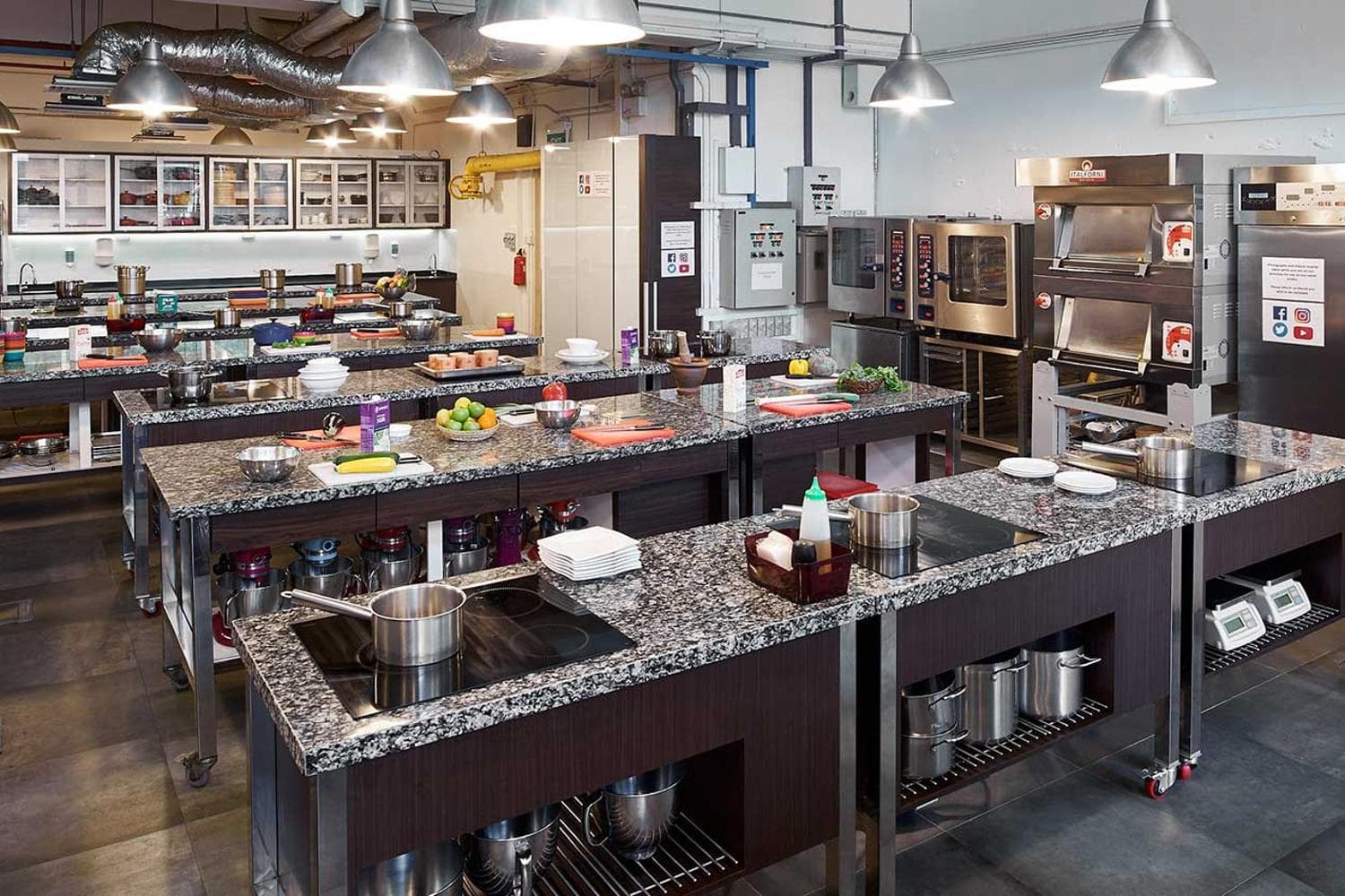 Kitchen Studio Sharing 8 pax, Buona Vista