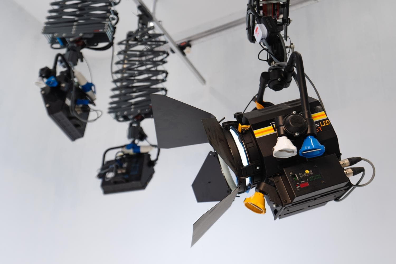 LARGE White Cyclorama Studio (VIDEO STUDIO)
