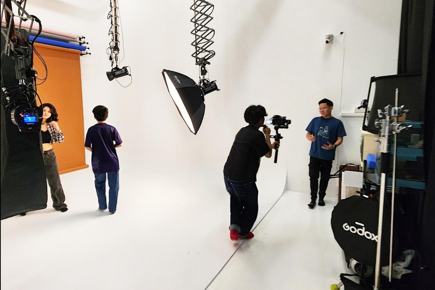 White Photography Studio  (PHOTO STUDIO)
