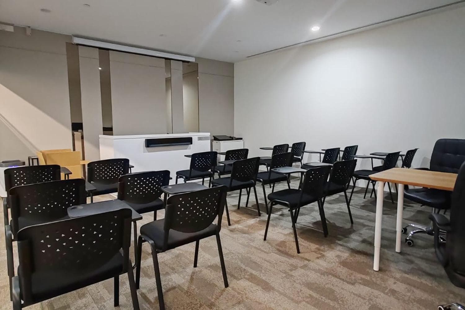 Seminar Room *REPs