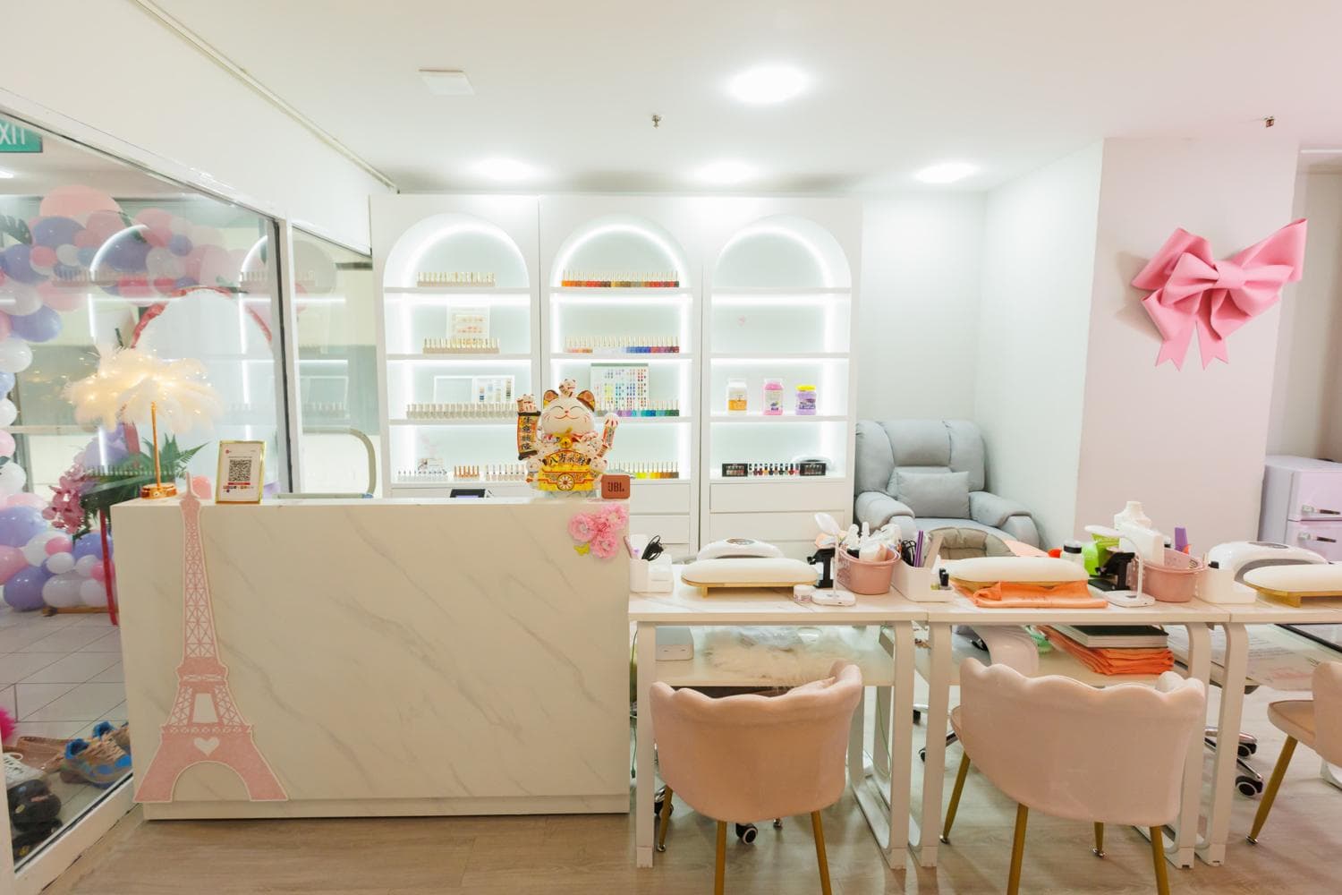 Pretty Pink Decor Space for rent!