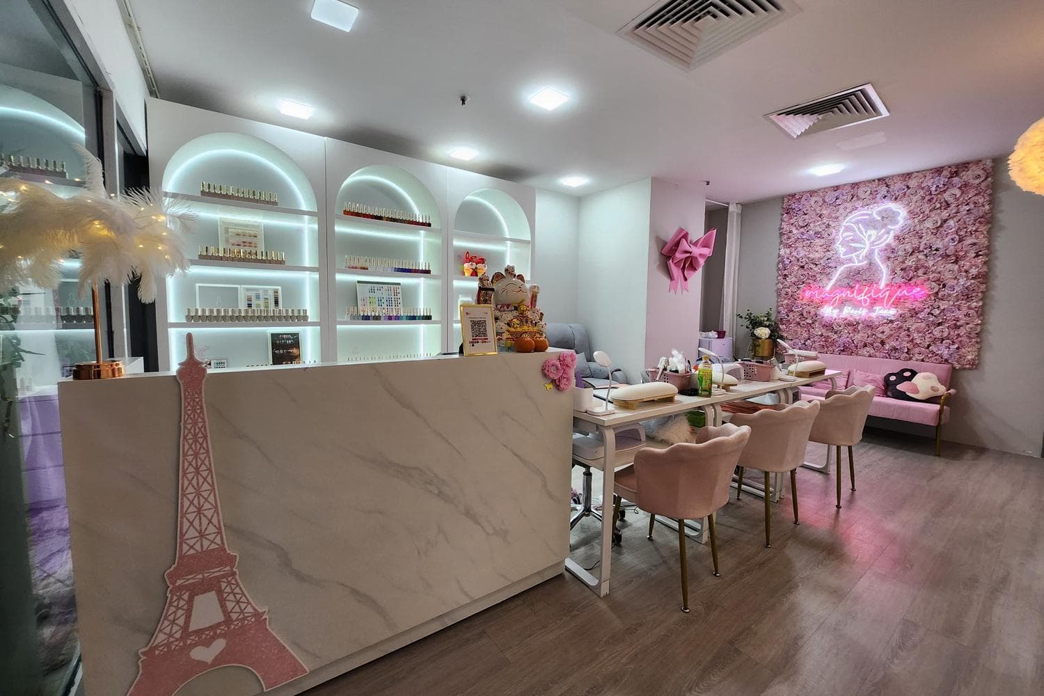 Pretty Pink Decor Space for rent!