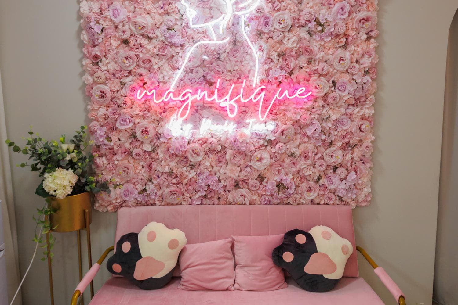 Pretty Pink Decor Space for rent!