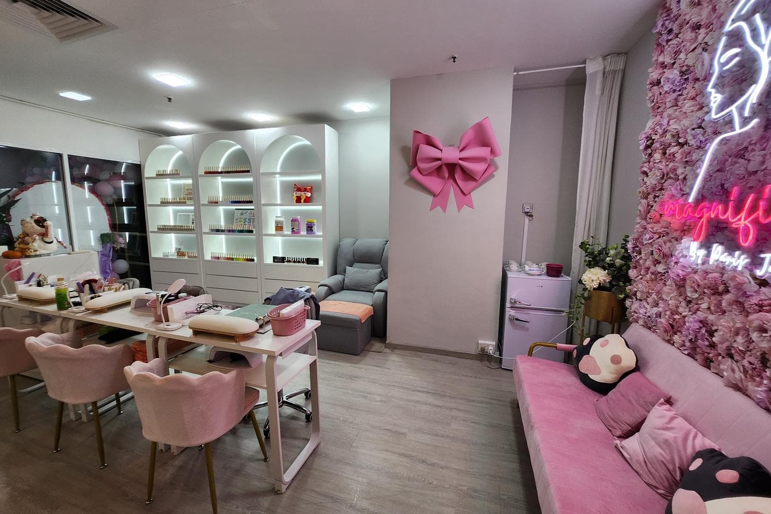 Pretty Pink Decor Space for rent!