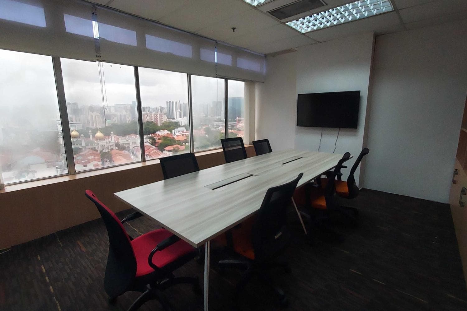 New and Exclusive: Office Meeting in the City