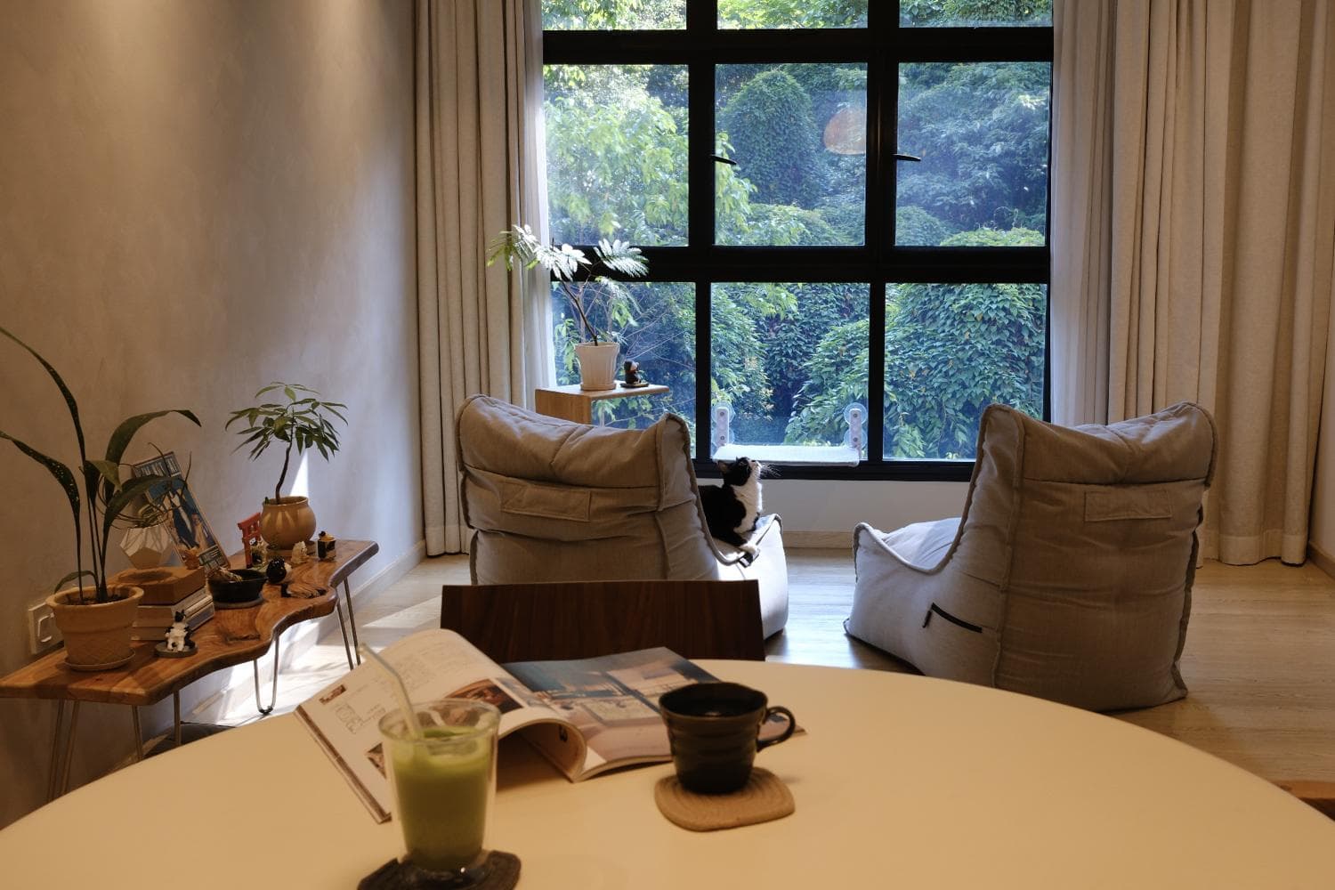 Home cafe cosy wabi-sabi minimalist 4 room flat