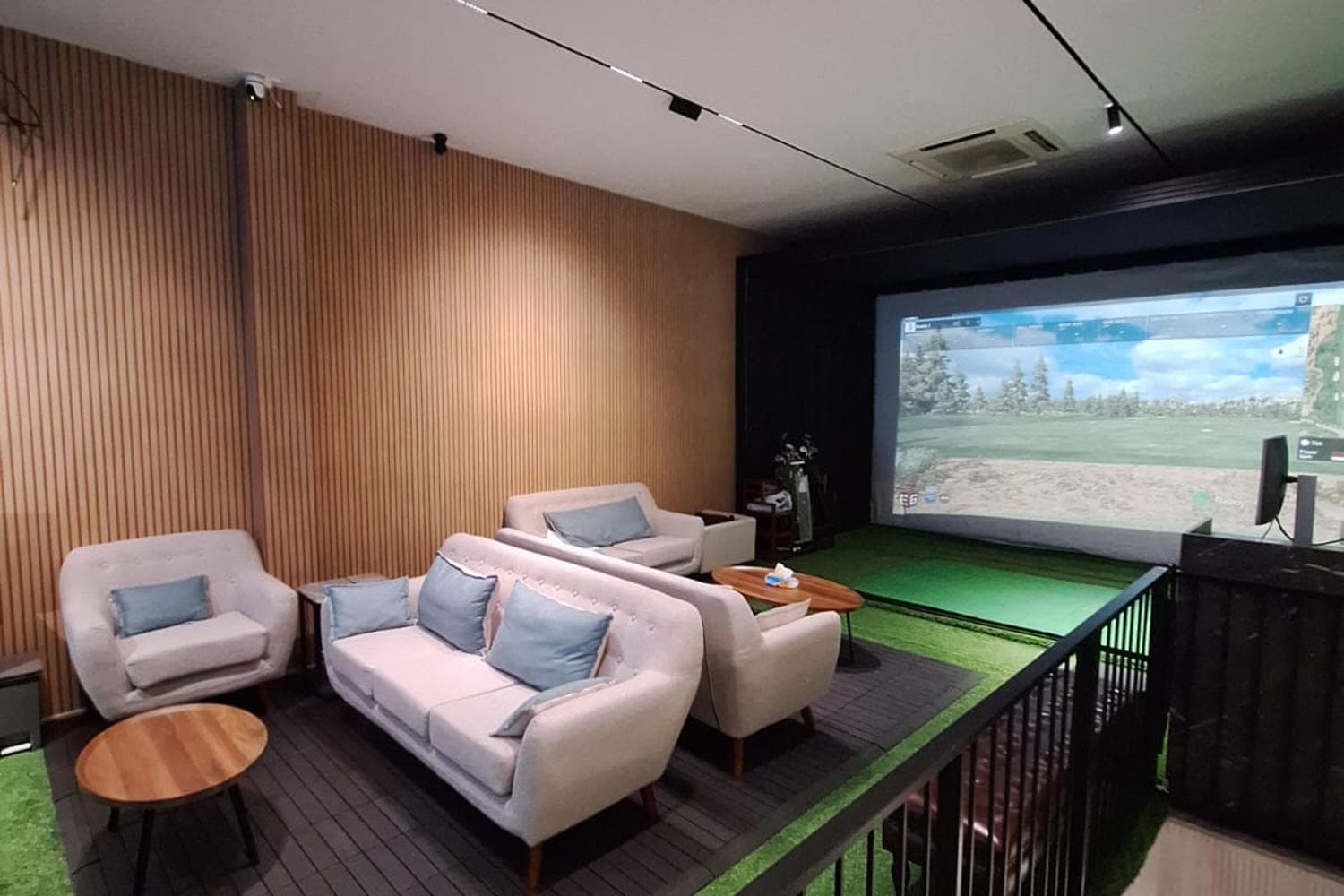 24-hour Private Indoor Golf Simulator