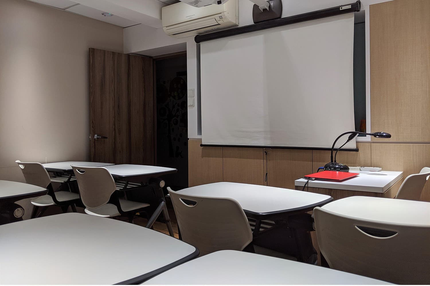 Beautiful 8-seater classrooms @Toa Payoh