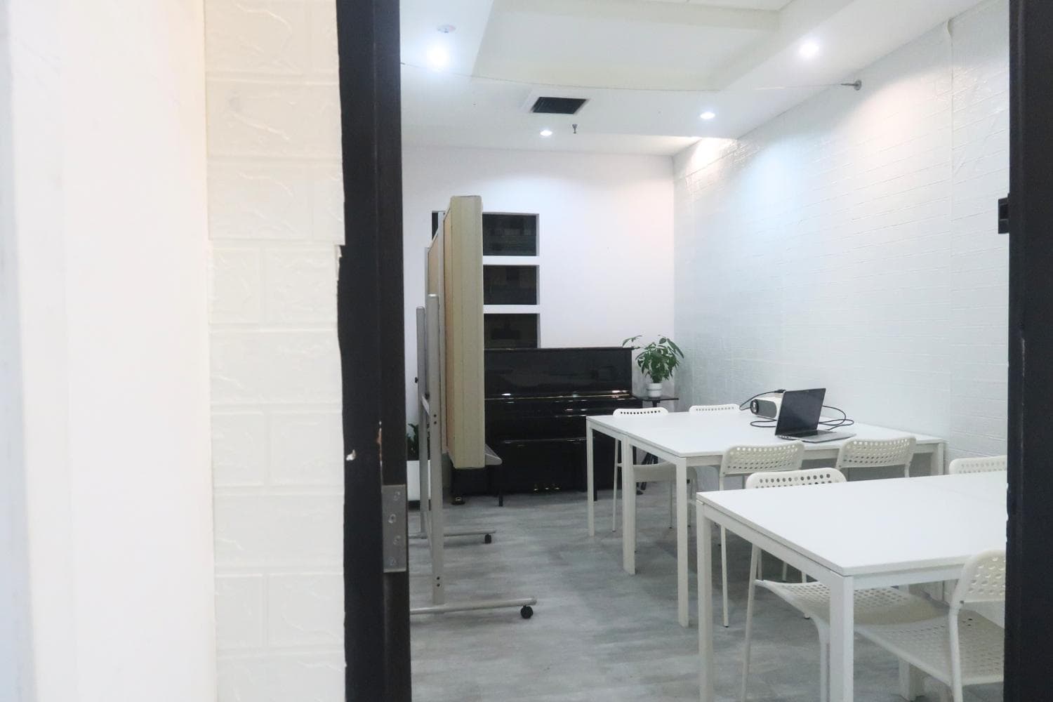 Classroom/Office/Meeting/Study/Piano Room Rental