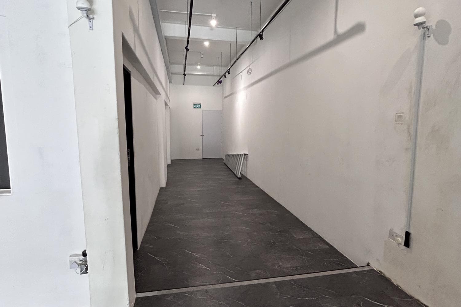 Ground floor versatile gallery space at Tyrwhitt Road