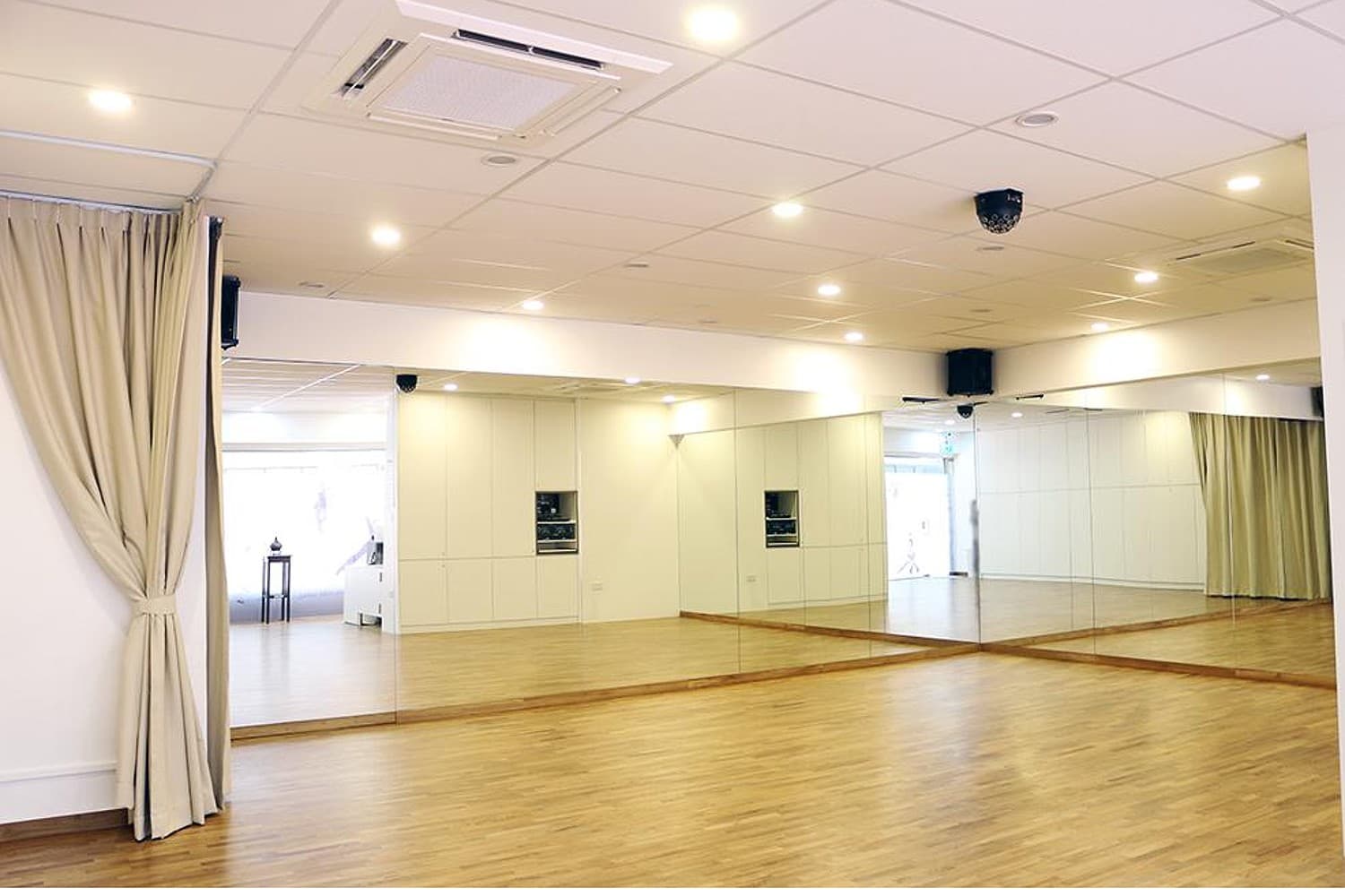 DANCE STUDIO NEAR CHINATOWN 12-16 PAX
