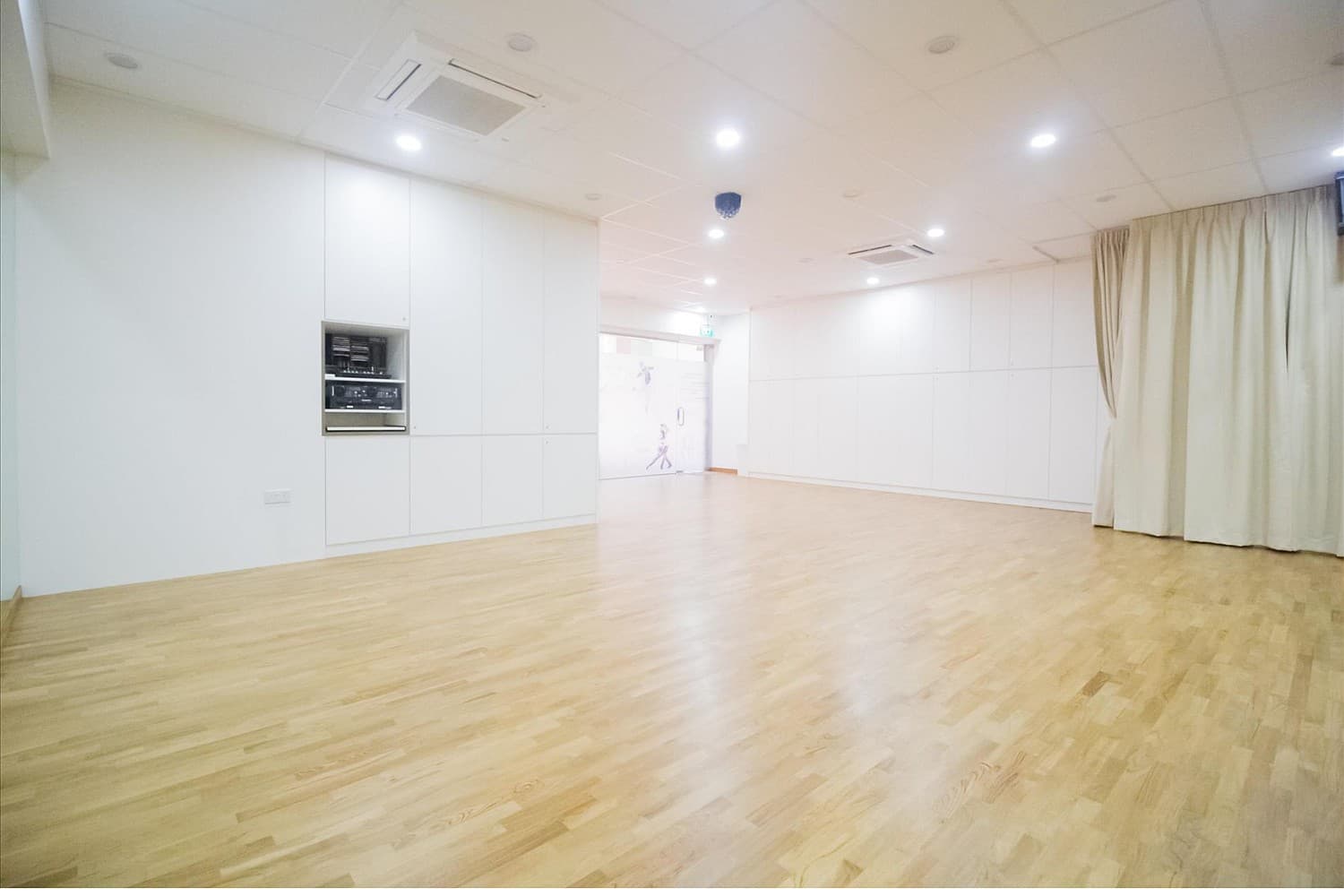 DANCE STUDIO NEAR CHINATOWN 12-16 PAX