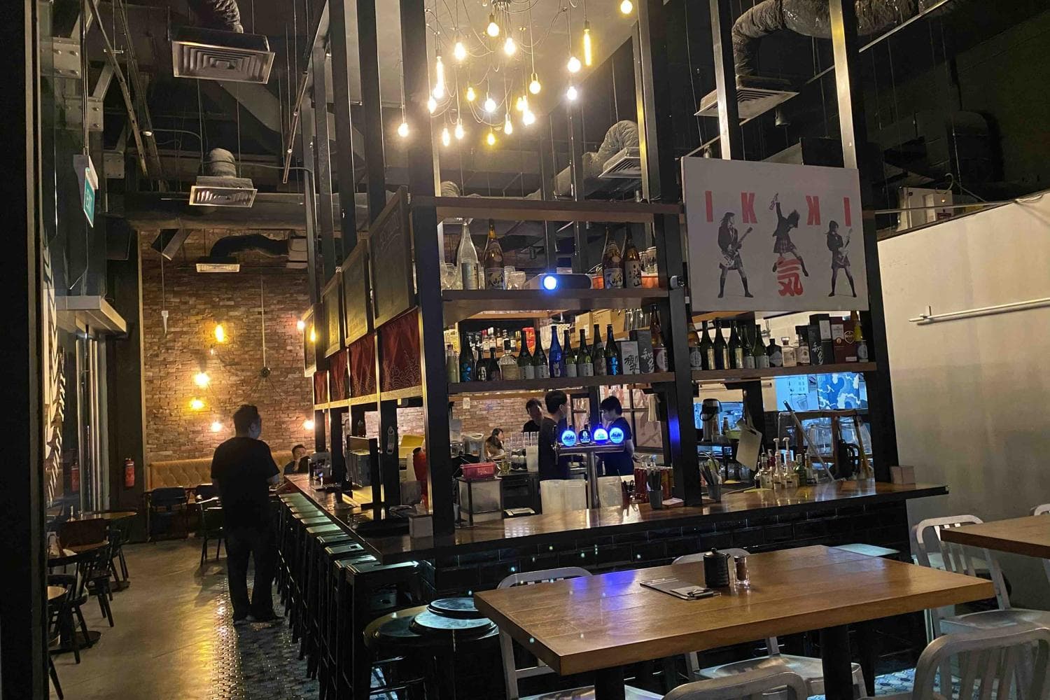 IZAKAYA SPACE LOCATED CENTRALLY FOR ALL YOUR NEEDS