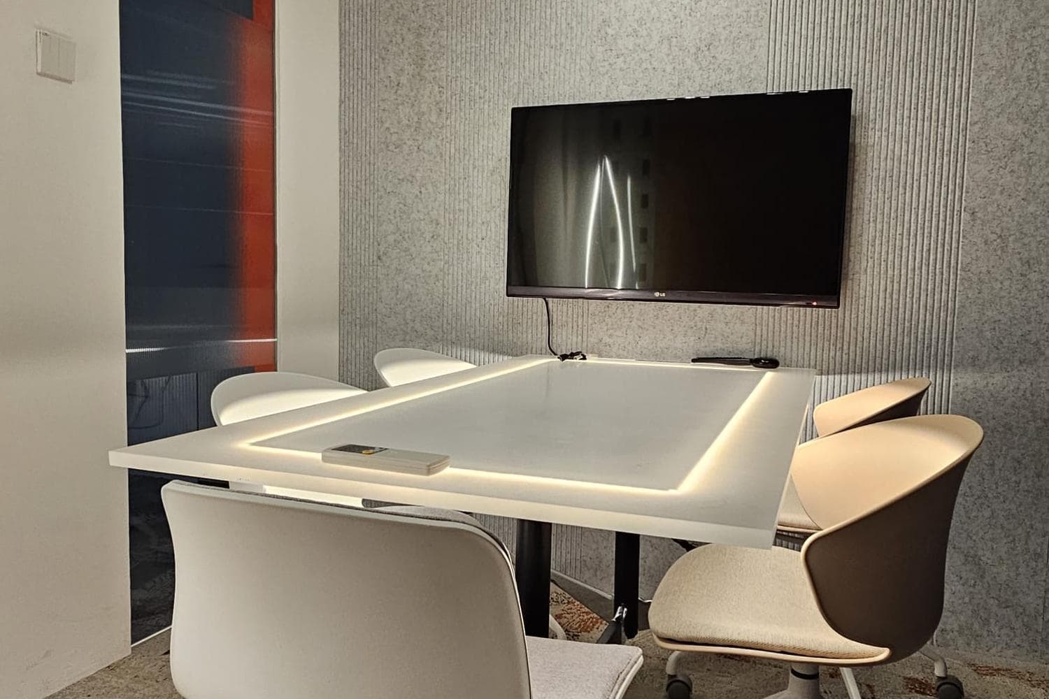 Meeting room for 6 @ Admiralty