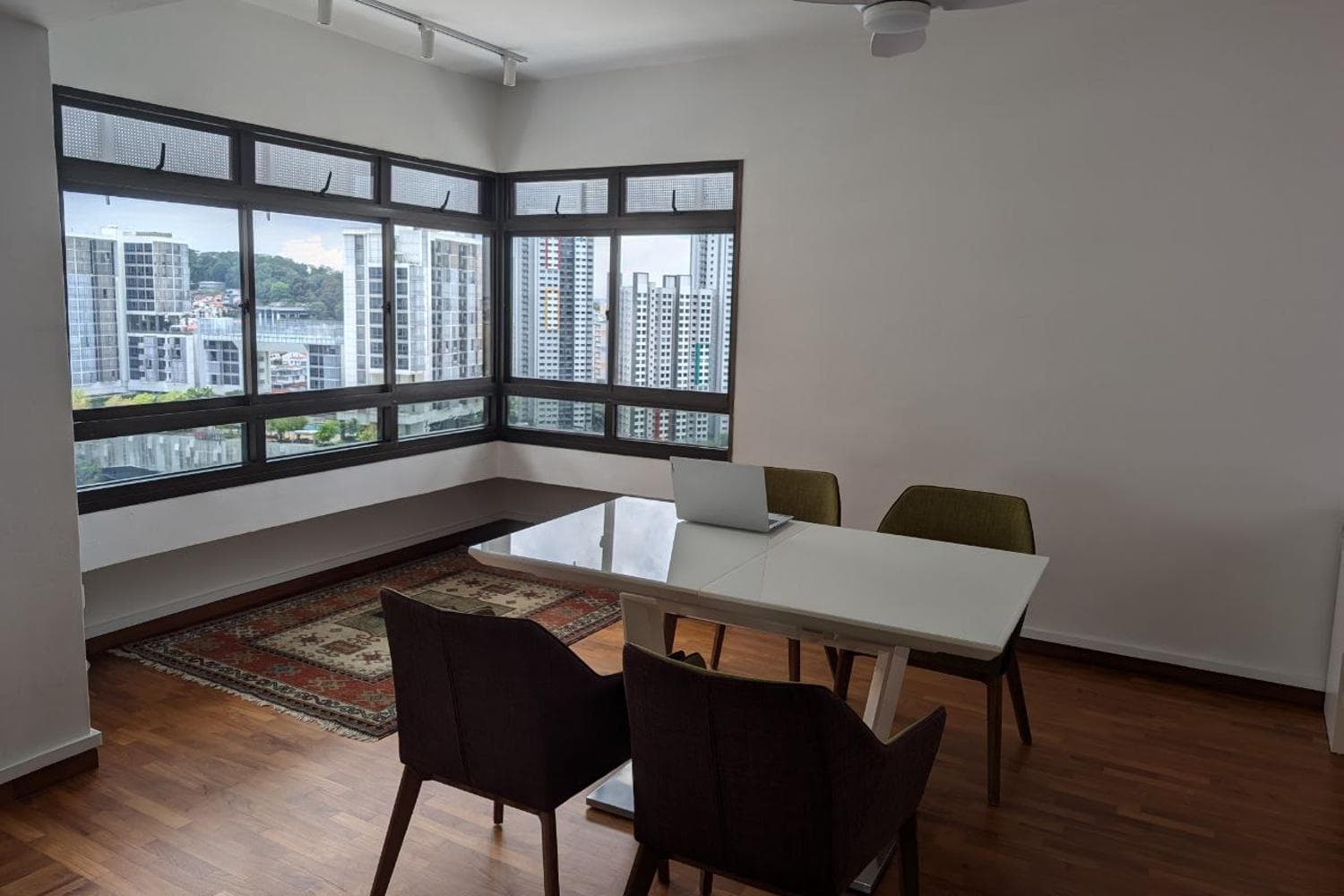 Spacious and quiet work/study room in home