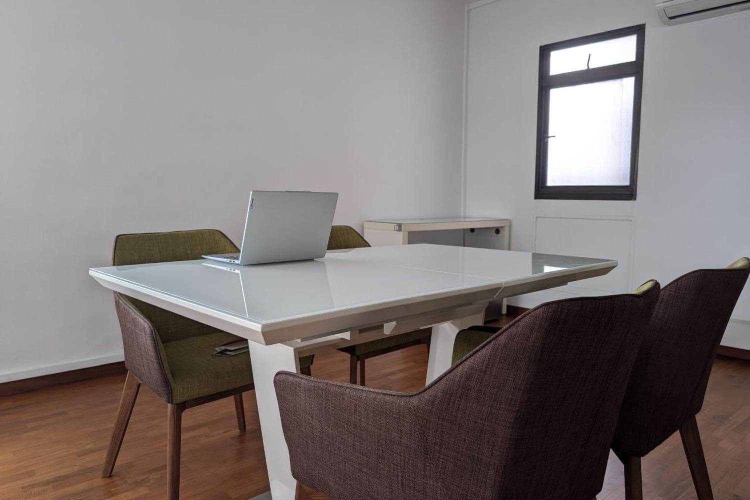 Spacious and quiet work/study room in home