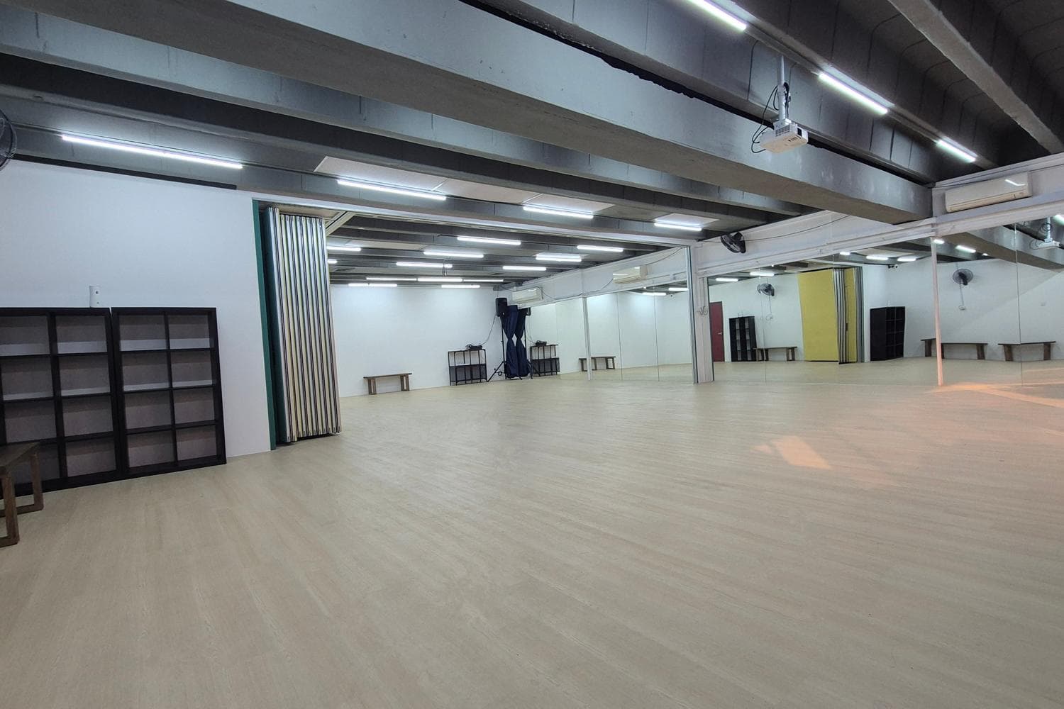 Mega room @ Caliente Midland House