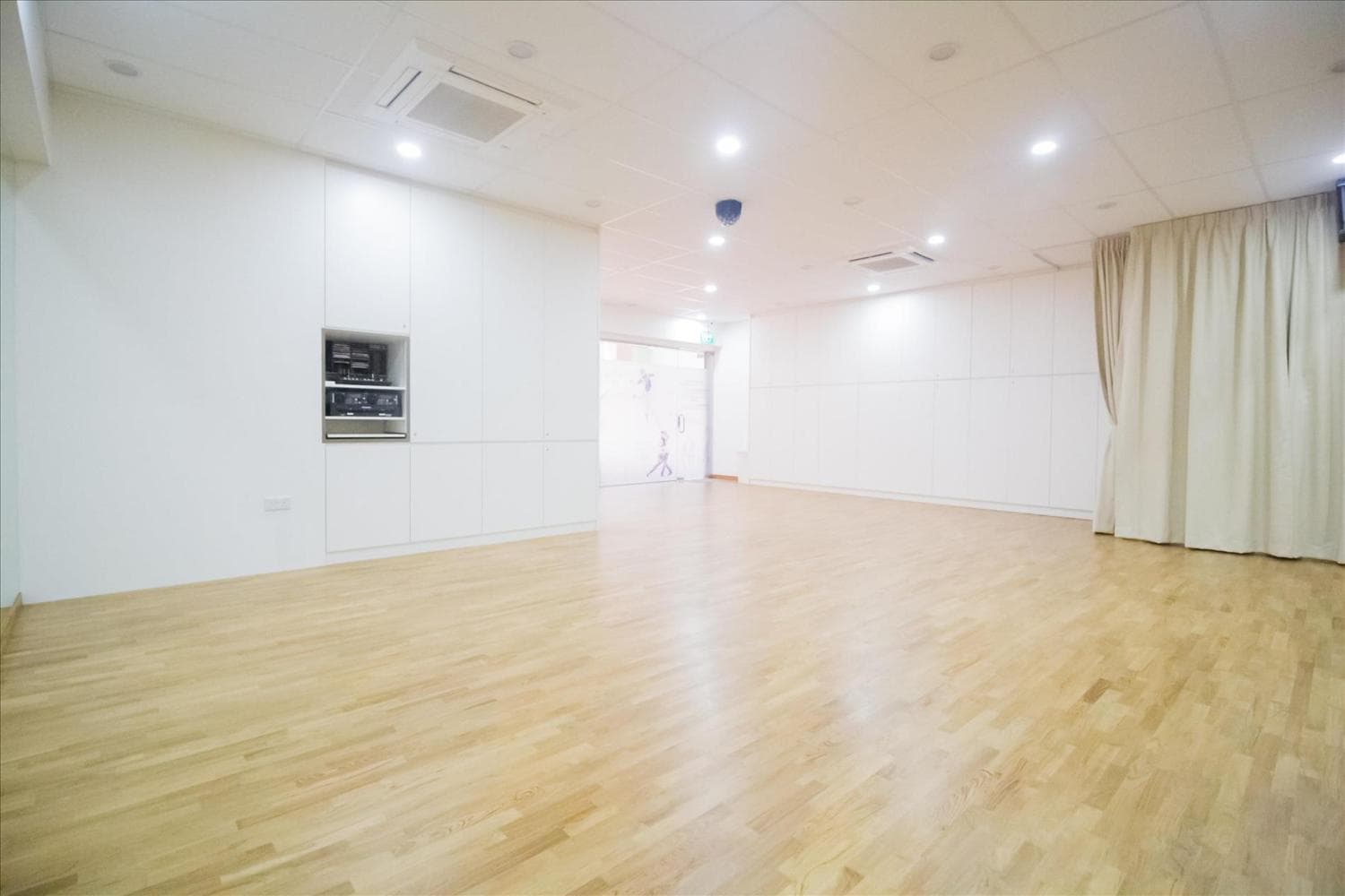 DANCE STUDIO NEAR CHINATOWN 17-21 PAX