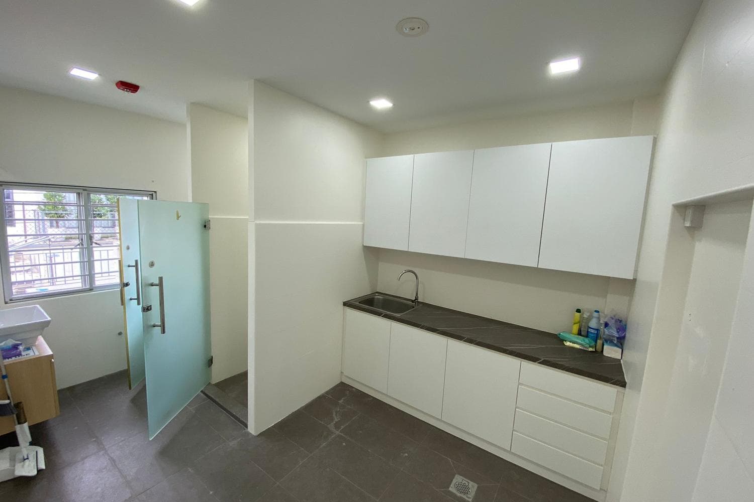 Well-Furnished Study Room for Rent – Ideal for Enrichment & Tuition!