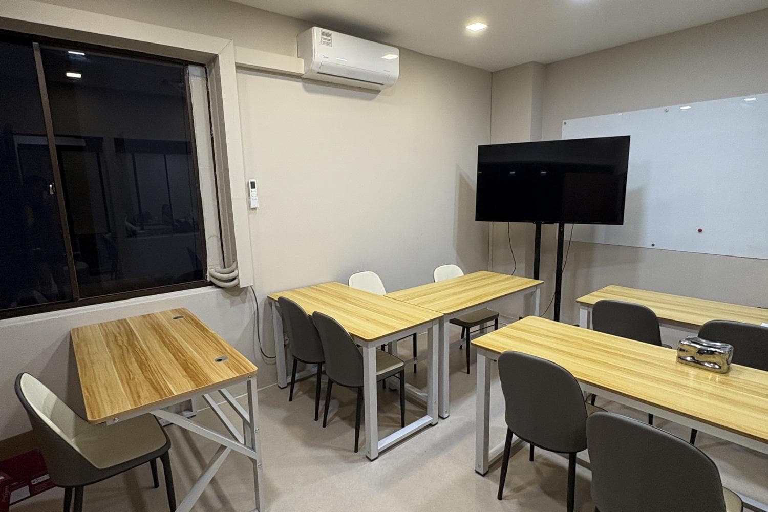Fully Equipped Classroom 1 For Rent @ BUGIS
