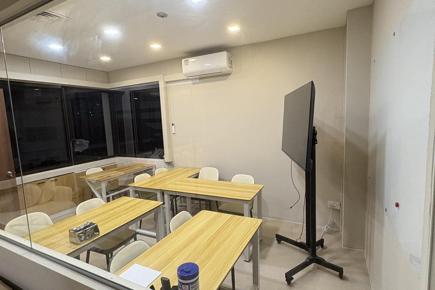 Fully Equipped Classroom 1 For Rent @ BUGIS