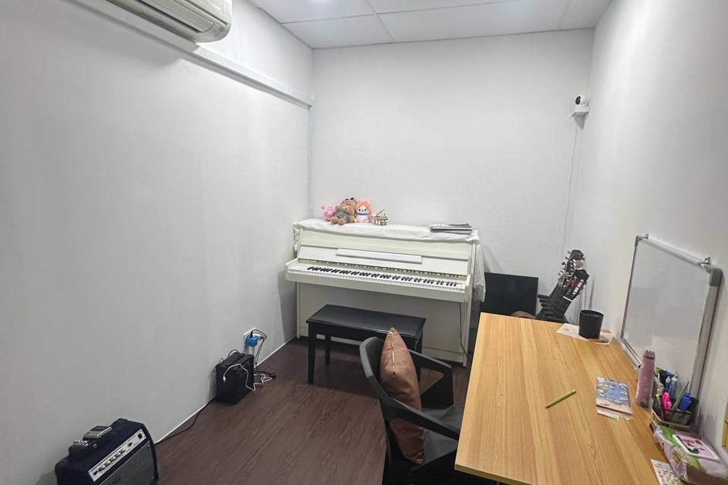 COSY PIANO MUSIC STUDIO