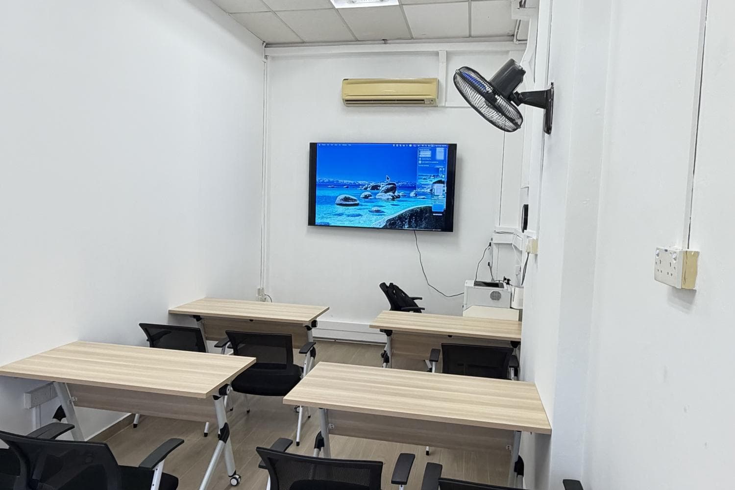 Cozy Classroom for traiining/lesson/seminar