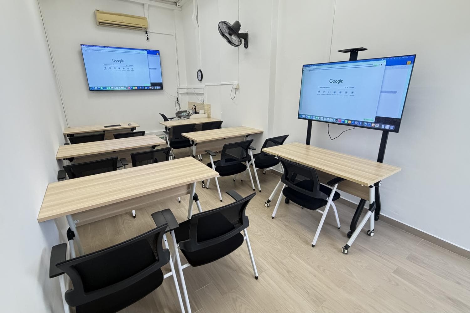 Cozy Classroom for traiining/lesson/seminar