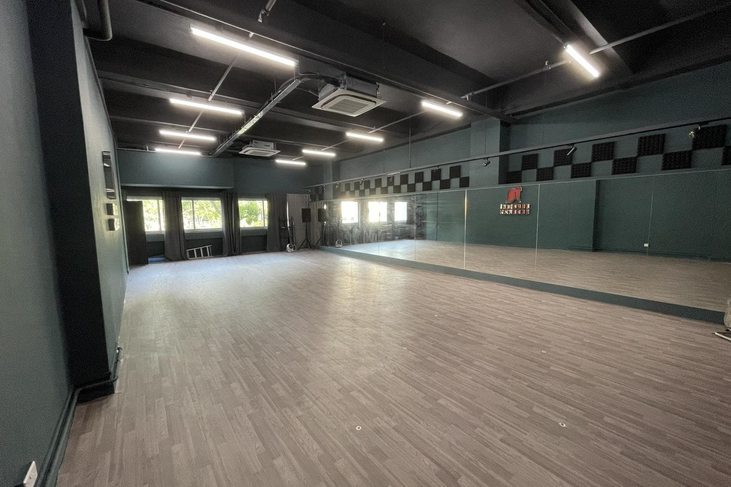 Noooice Academy - BEEG Studio