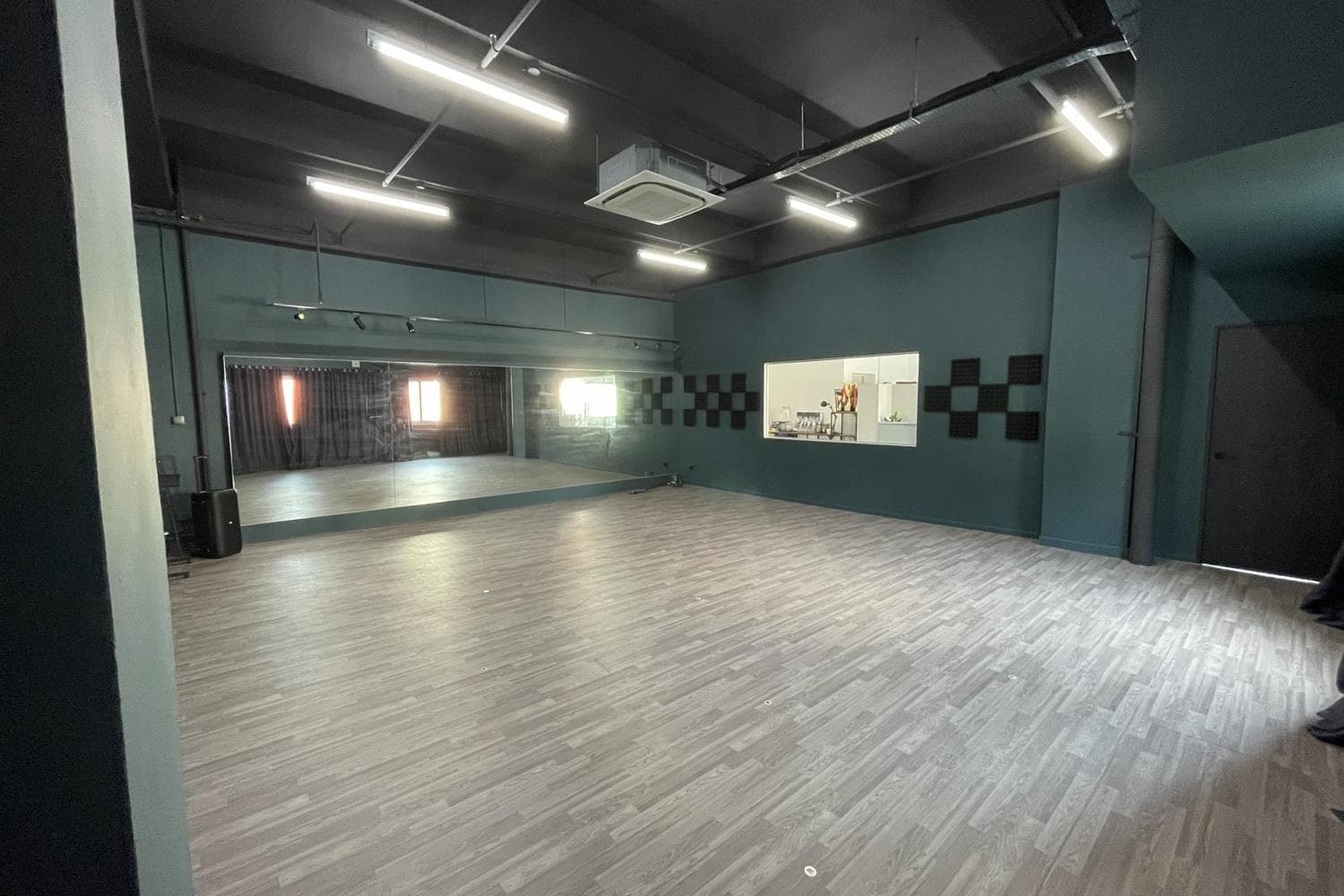 Noooice Academy - SMOL Studio
