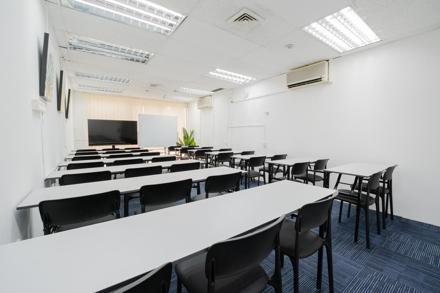 RoomKiosk Orchard No.5 - Seminar Room