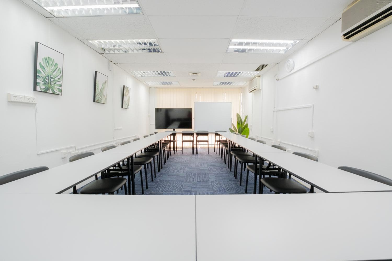 RoomKiosk Orchard No.5 - Seminar Room