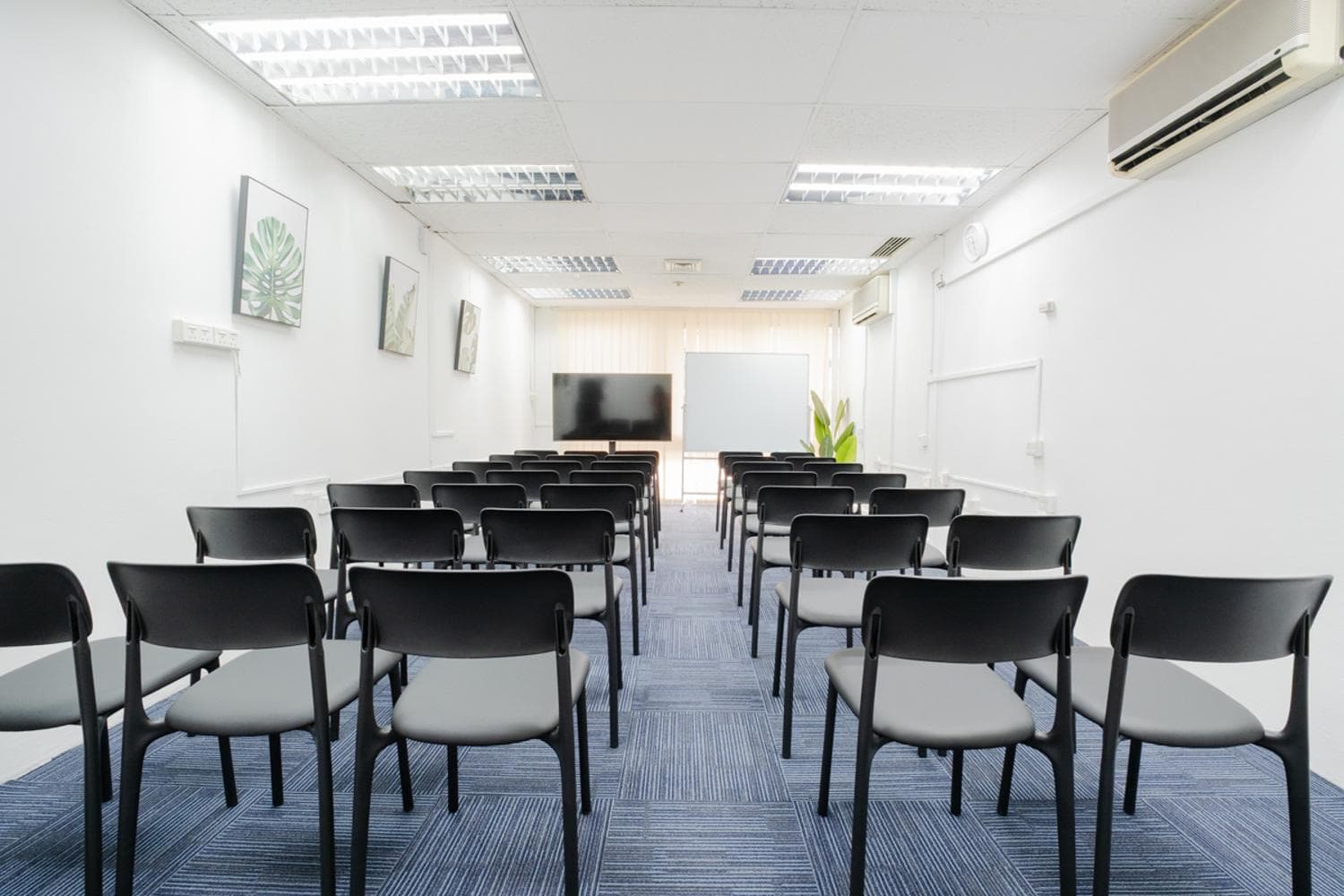 RoomKiosk Orchard No.5 - Seminar Room