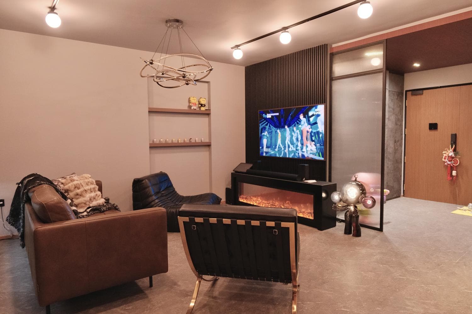 Modern Luxury (Grey/Black/Wood)