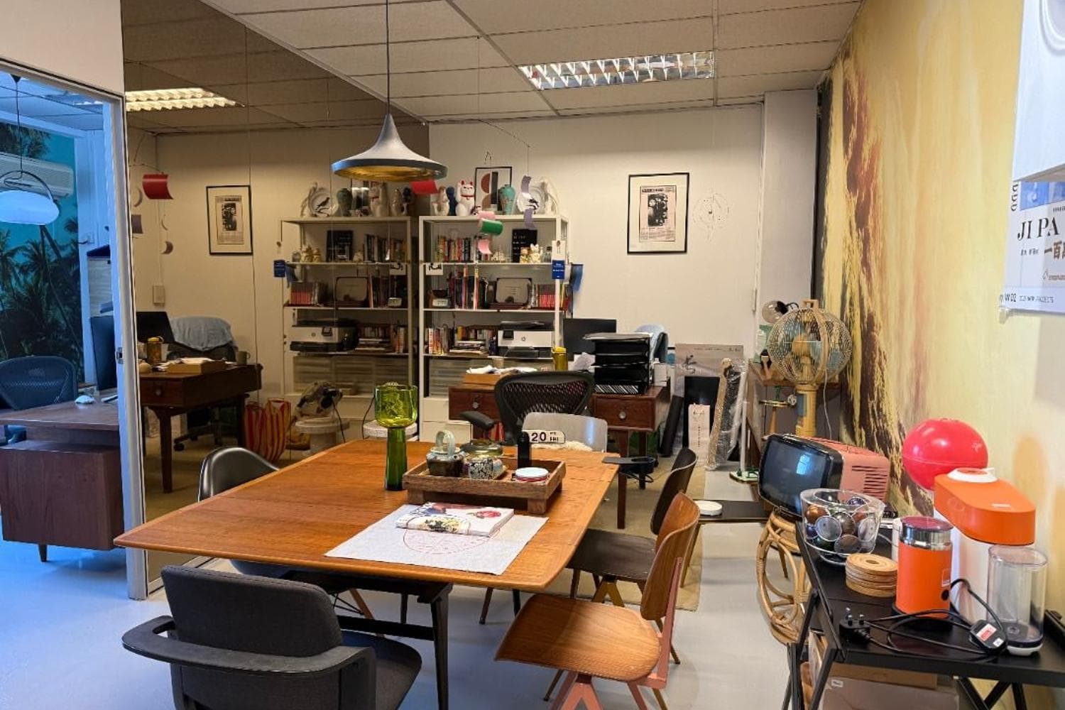 Hotdesk for Office (Creative Field)