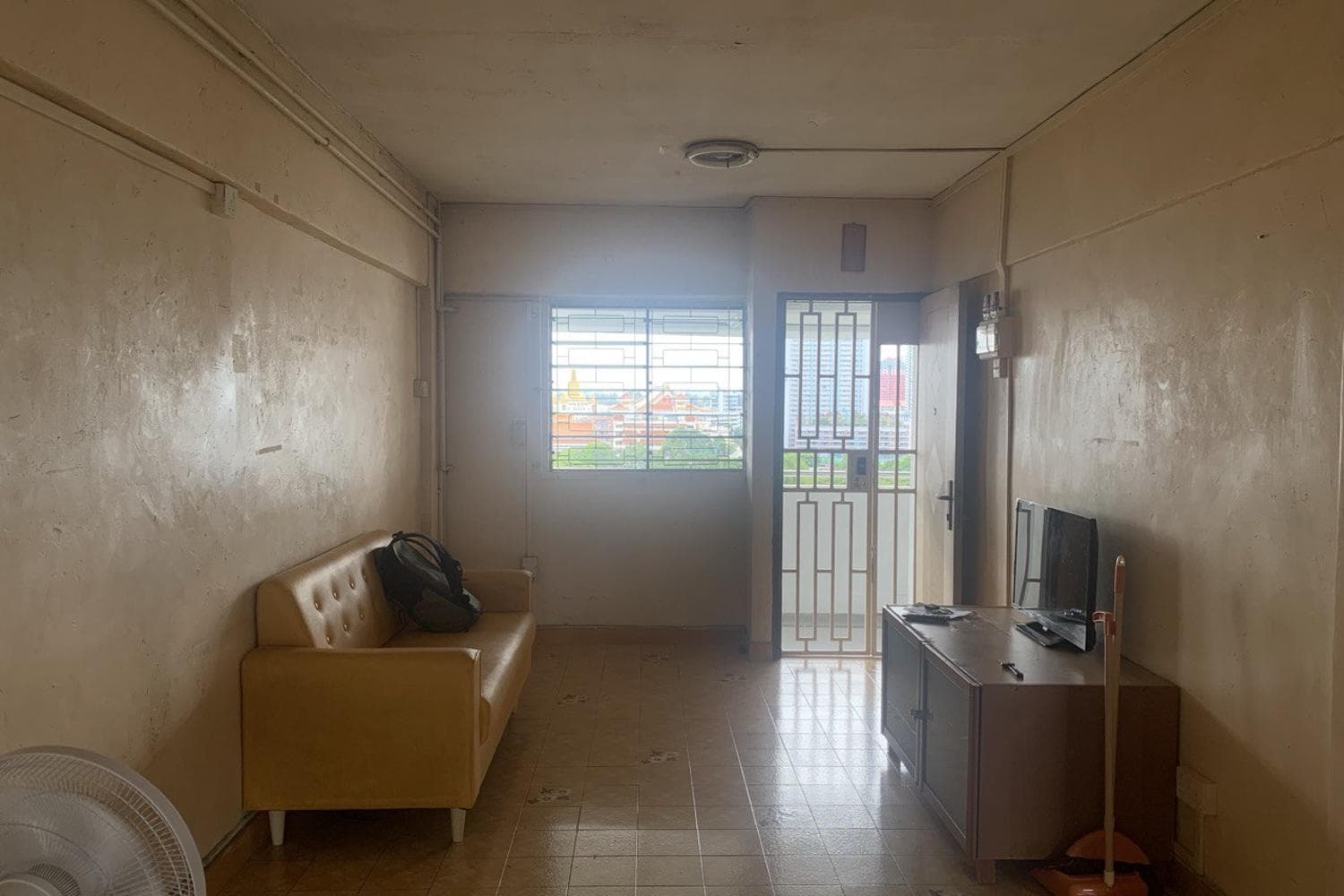 Full, vacant HDB unit with 2bedrooms & 2baths