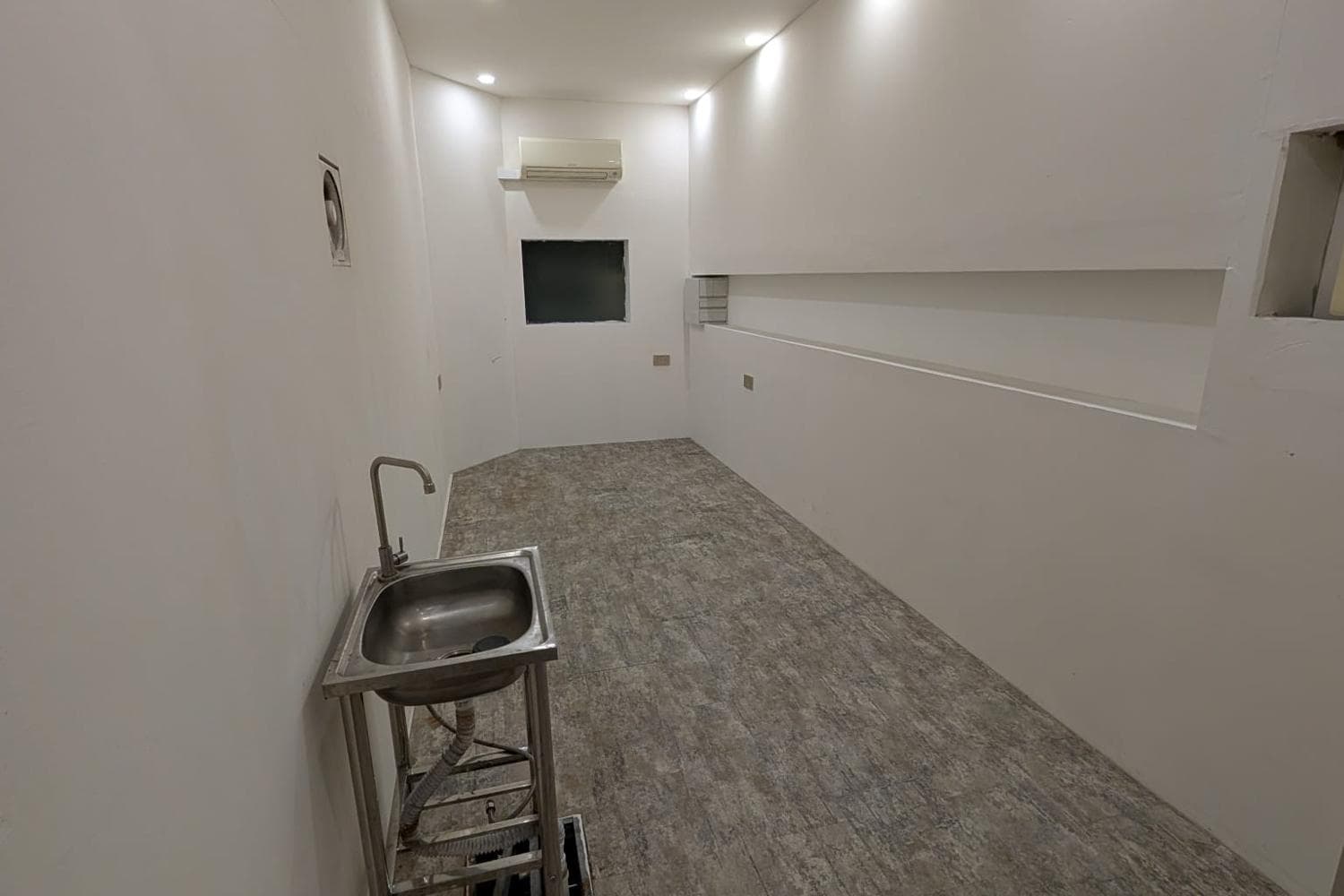Private Studio Space for Rent / City Hall / Seah Street