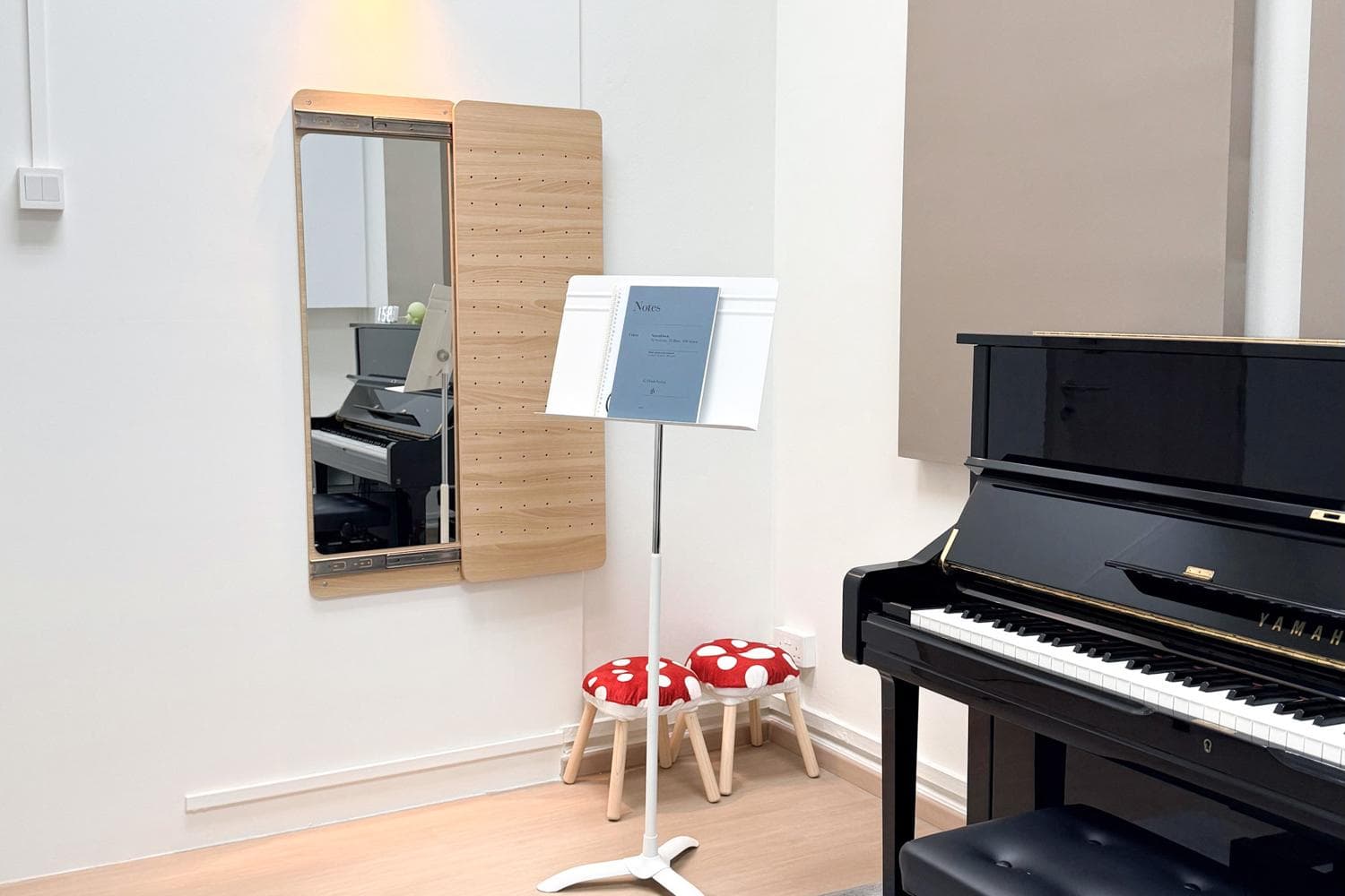Manhasset Music Stand & Mirror