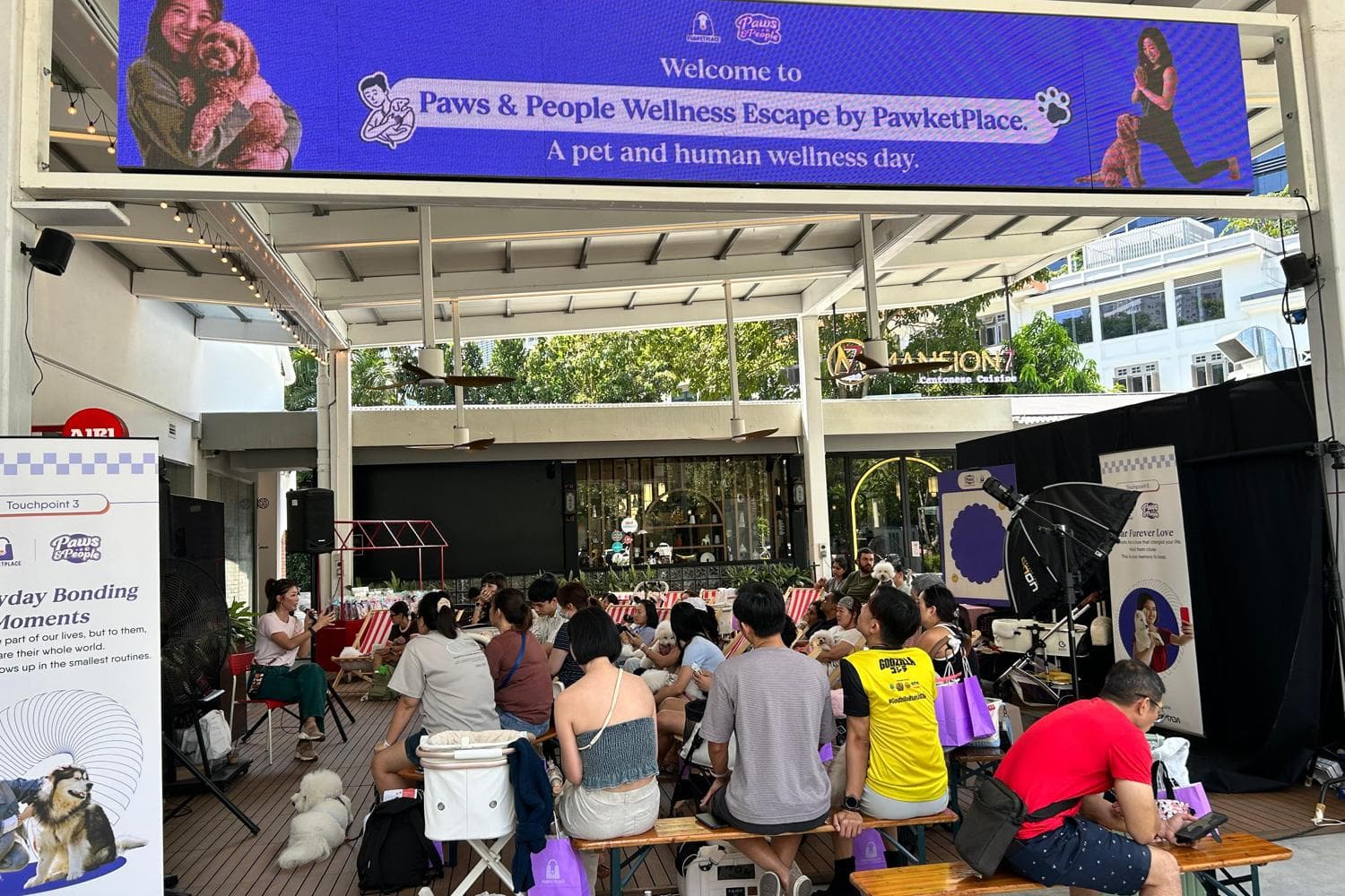 AIBI Maxwell Outdoor Plaza