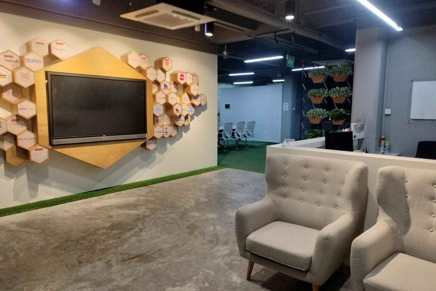 C13 Private Office Suite