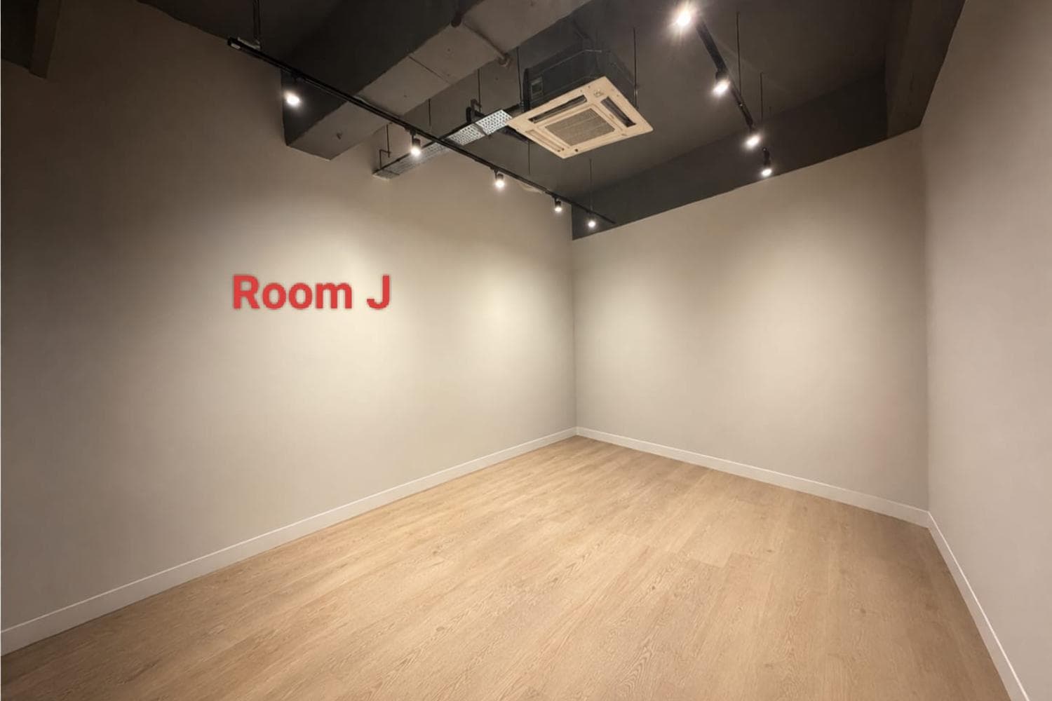 Room J : Private Office