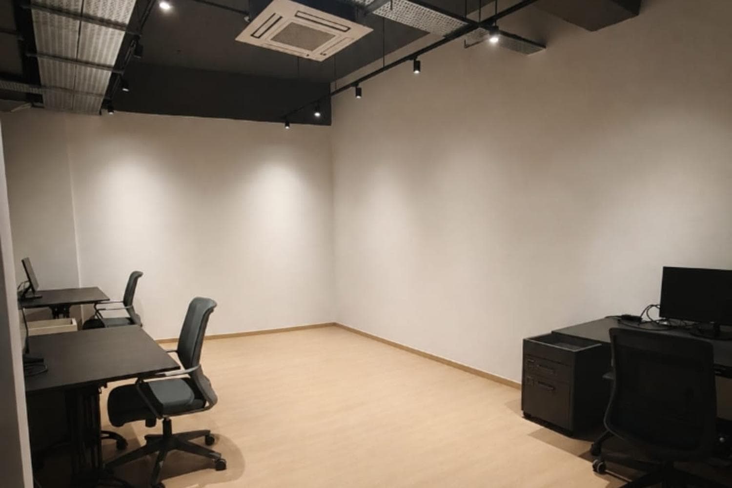 Room K : Private Office