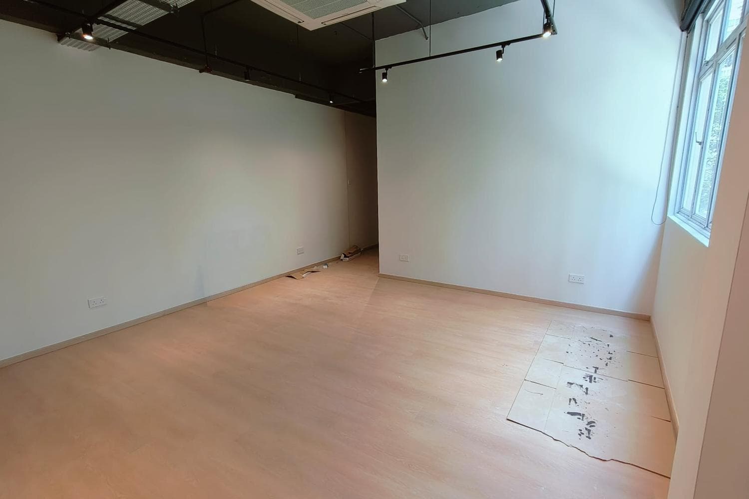 Room L : Private Office