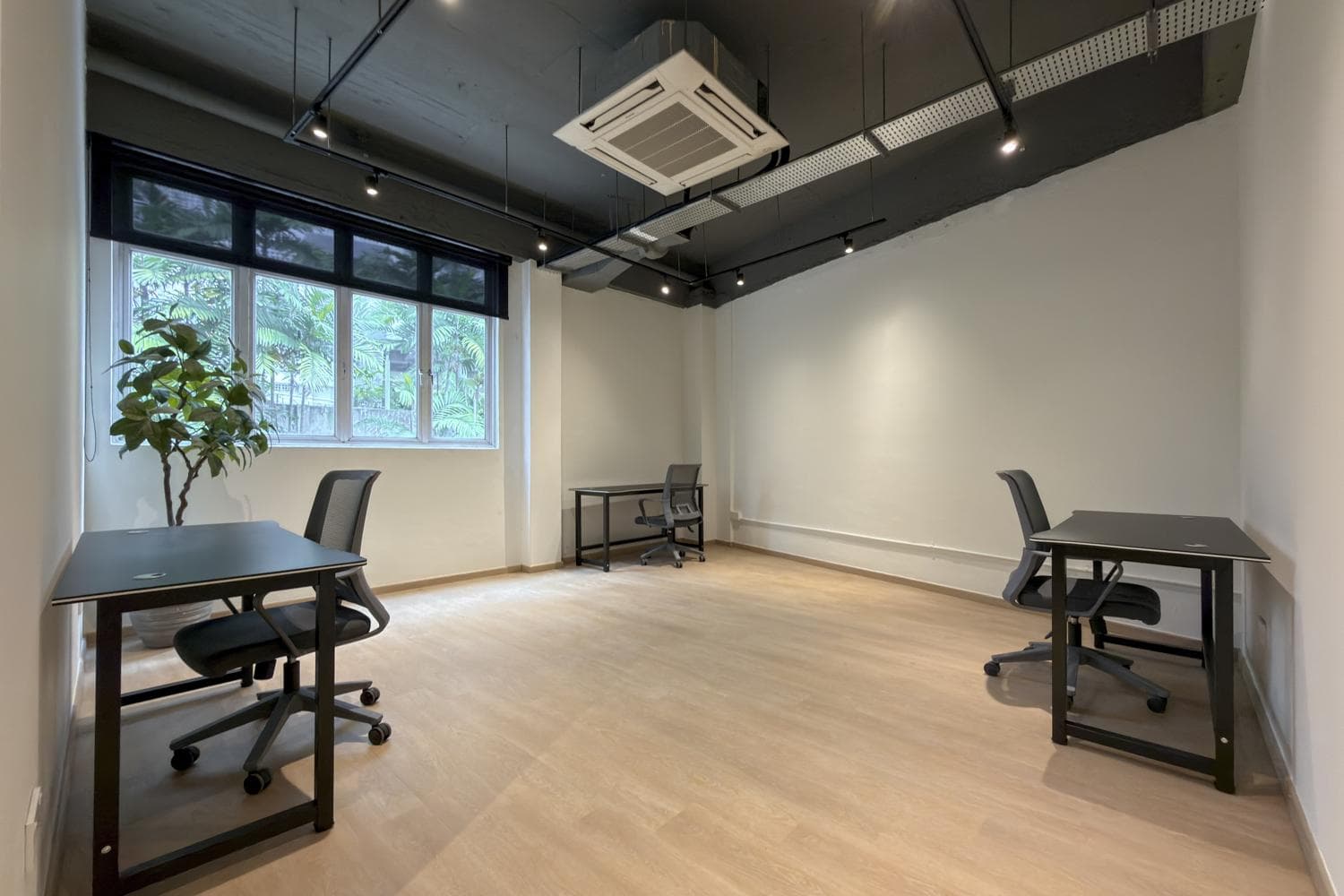 Room L : Private Office