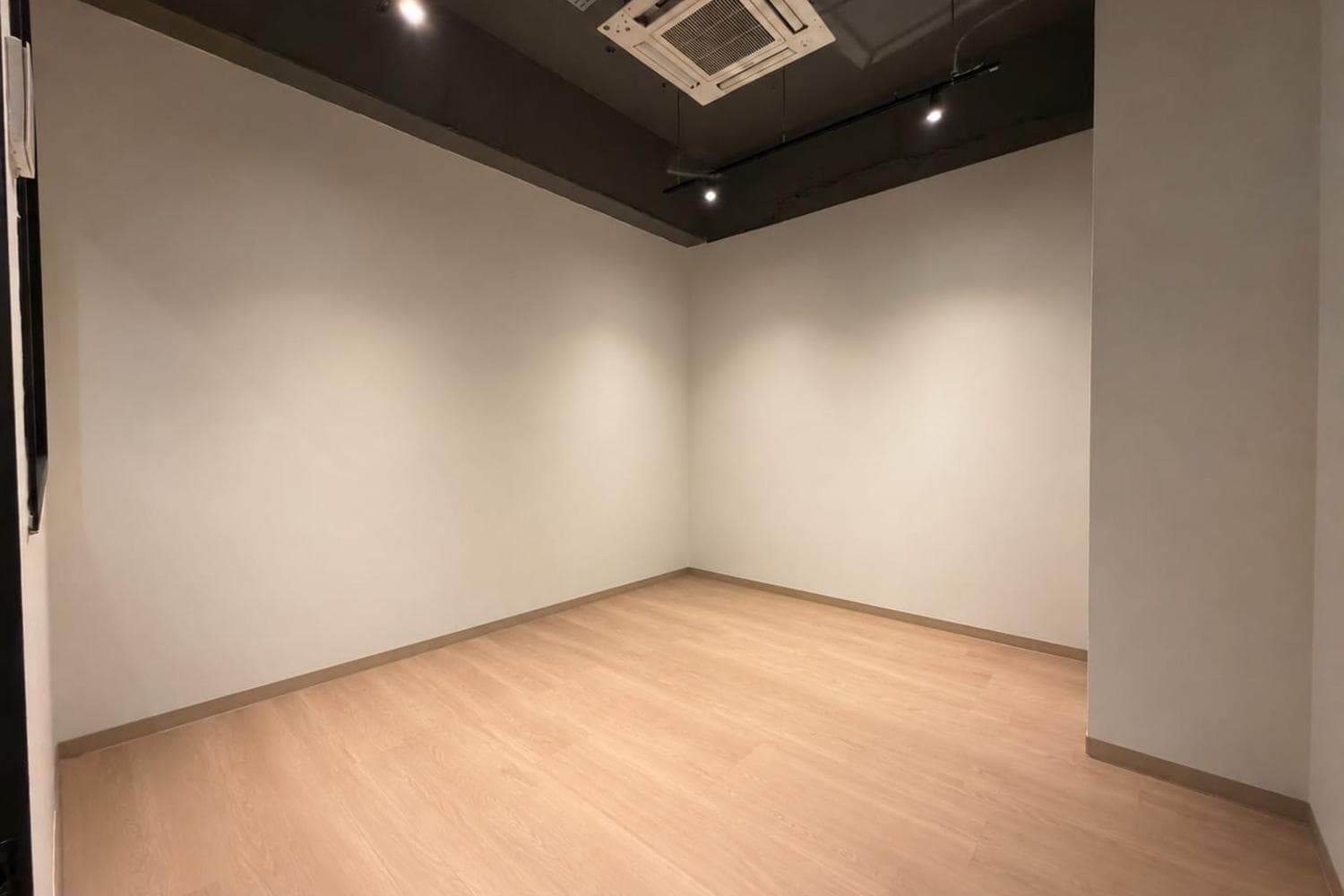 Room N : Private Office